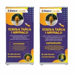Dwa roll-upy reklamowe szkoły tańca i animacji z motywem pszczoły, prezentujące ofertę zajęć tanecznych i animacji dla dzieci, z widocznym numerem telefonu i adresem strony internetowej.