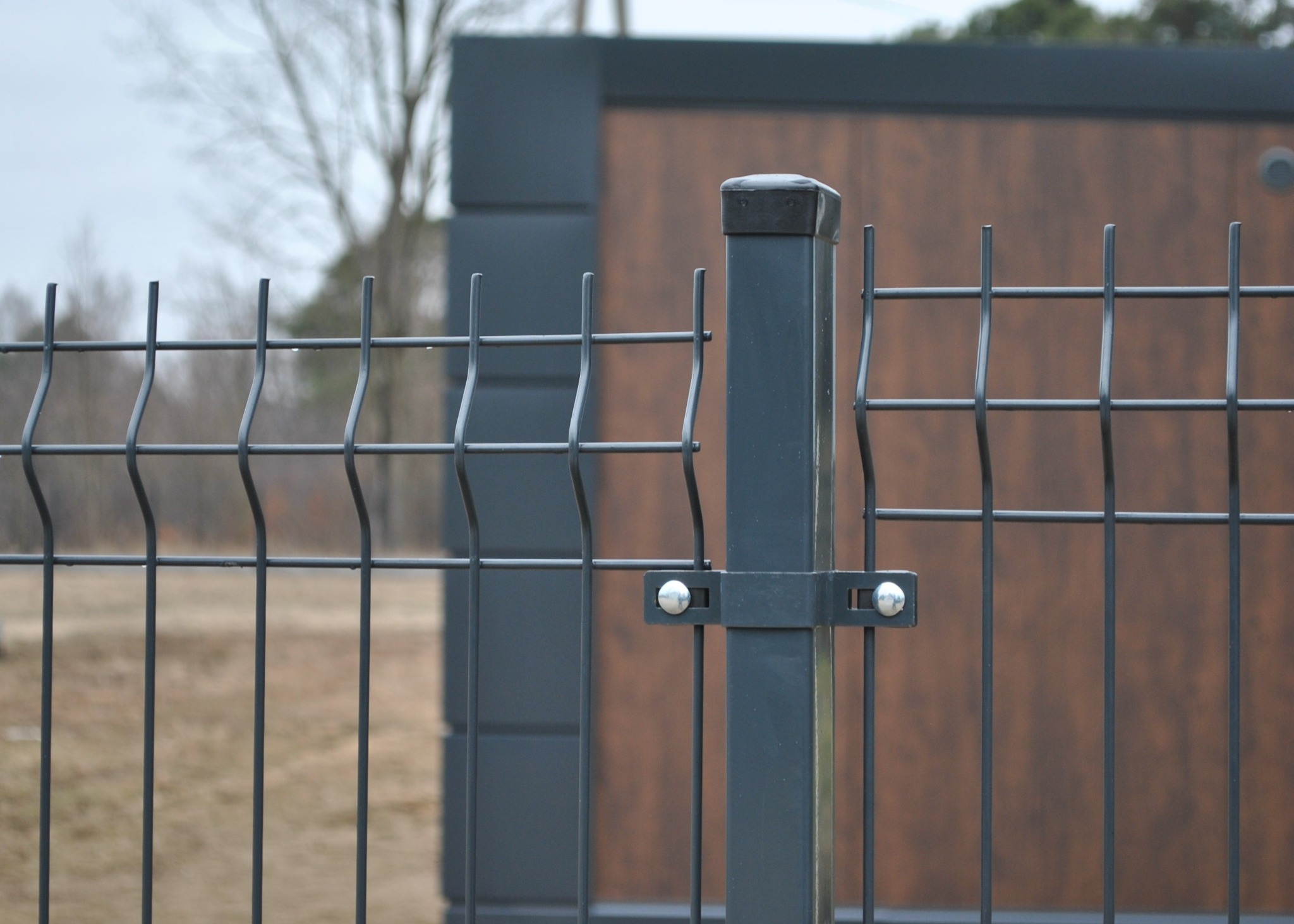 panele ogrodzeniowe, ogrodzenia panelowe, podmurówka betonowa. łącznik betonowy / ceownik