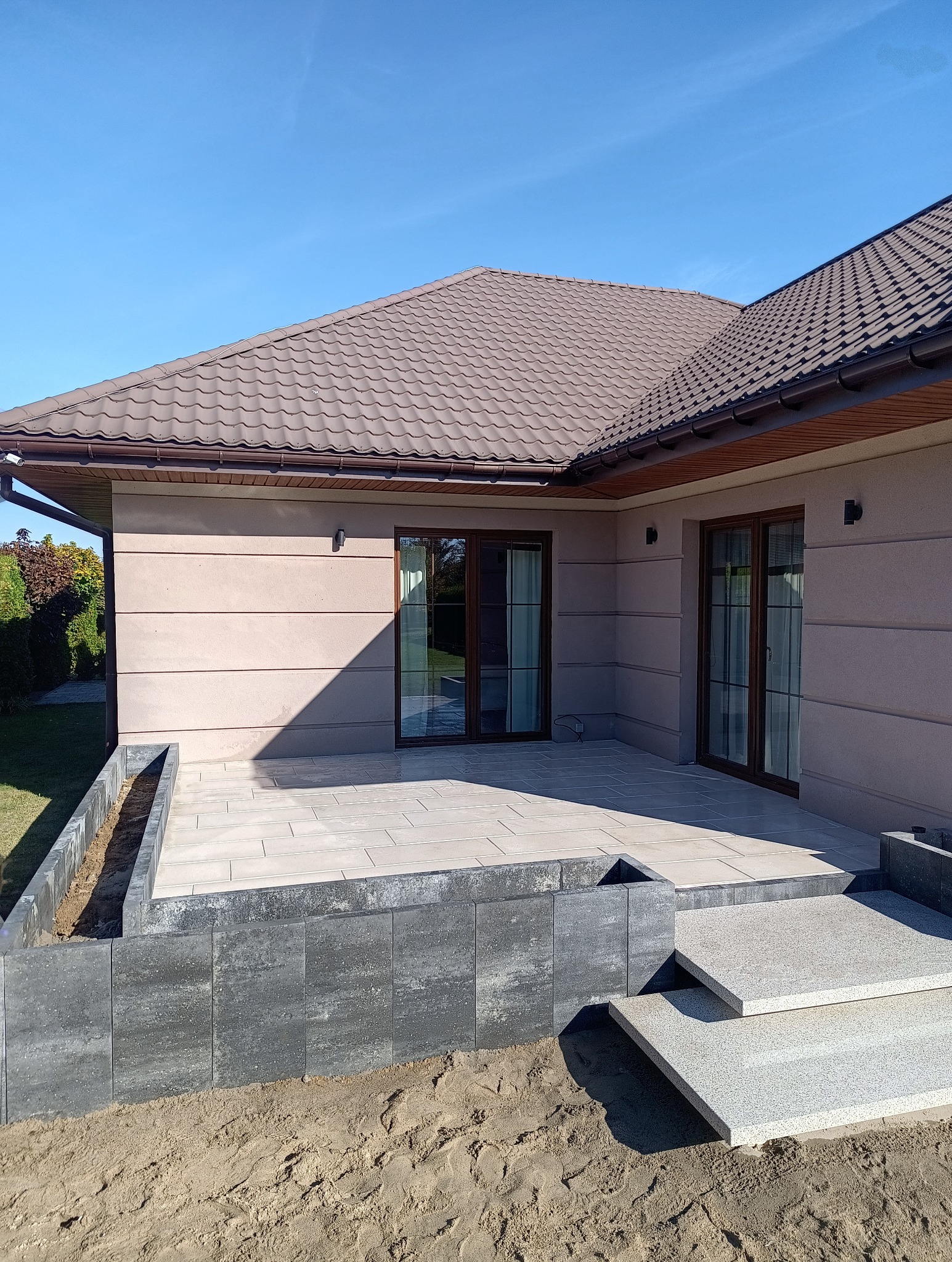 Taras ze stopniami lewitującymi