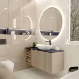 Nowoczesna łazienka z owalnym lustrem podświetlanym LED, umywalką nablatową i szafką z lamelami. Widoczne akcesoria łazienkowe i widok na nagie drzewa za oknem.