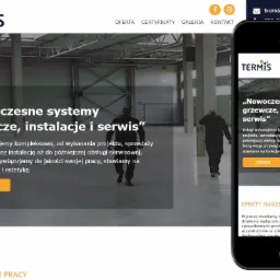 Strona internetowa firmy Termis na ekranie komputera i smartfona, prezentująca ofertę nowoczesnych systemów grzewczych, instalacji i serwisu w hali przemysłowej z dwoma osobami w tle.