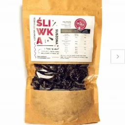 Opakowanie suszonych śliwek w papierowej torebce z widoczną etykietą informacyjną i zawartością przezroczystego okienka.