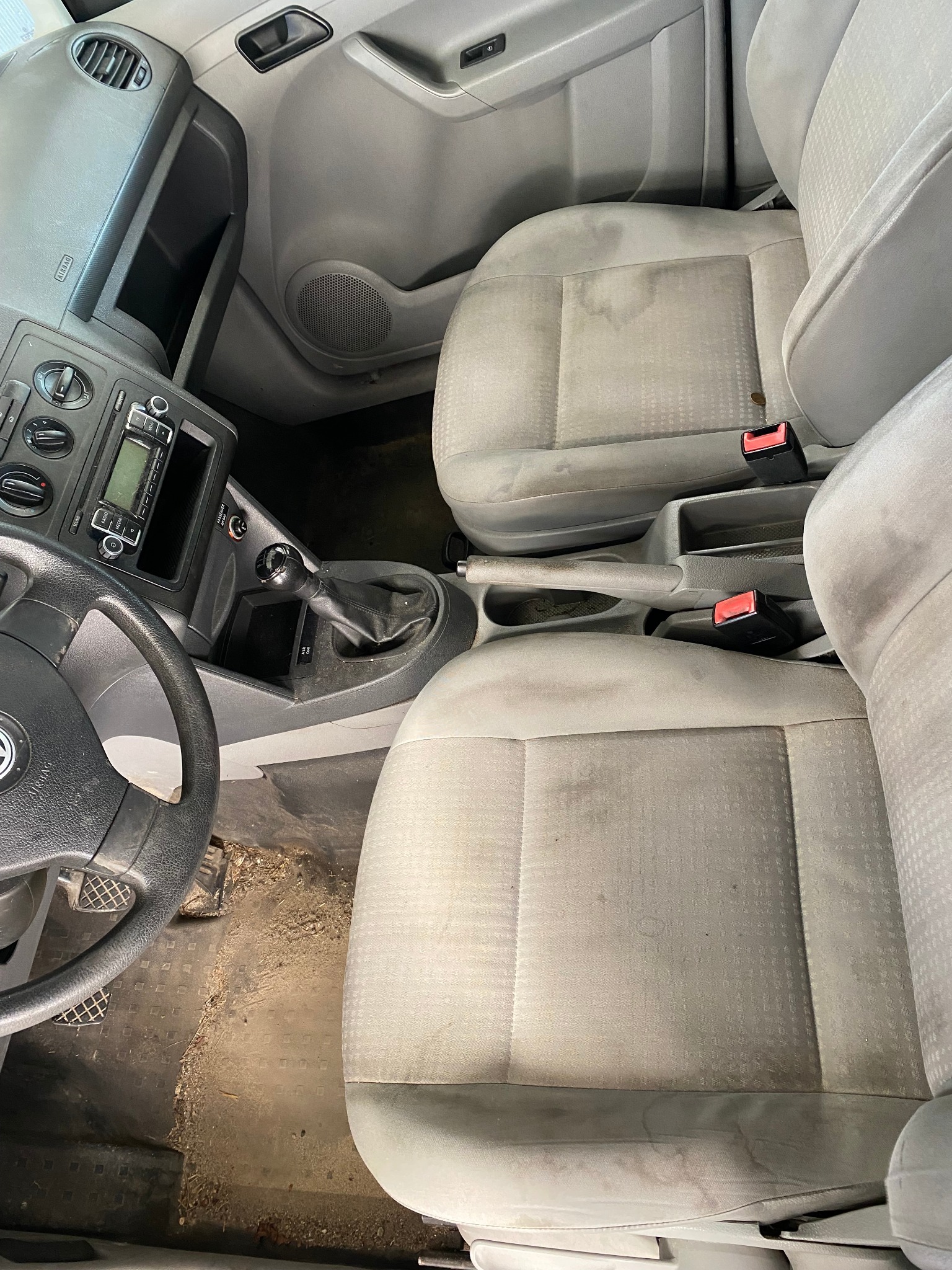 Pranie tapicerki + czyszczenie wnętrza - VW Caddy - przed czyszczeniem