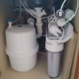 Proj-Mont - Tank i system fitrów zamontowane bezpośrednio pod zlewem.