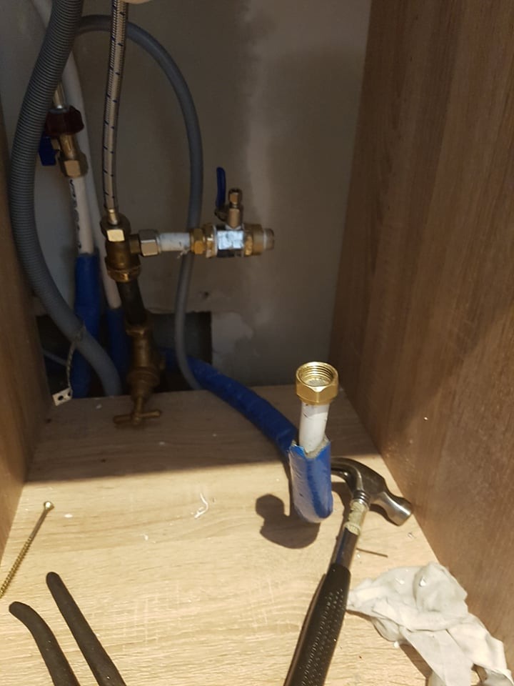 przygowanie miejsca pod montaz filtrów do wody.