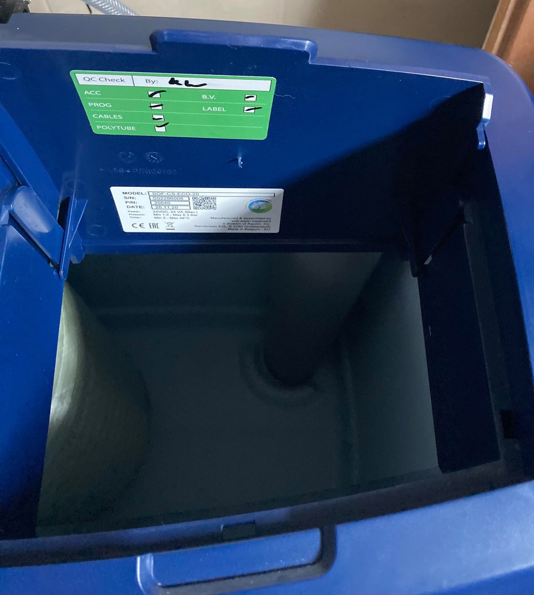 Uzdatniacz wody Leyco 1 Softena przed napełniniem zbiornika.