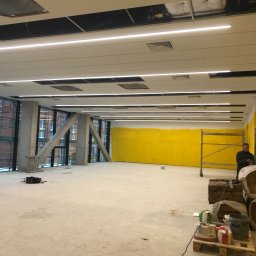 Pon-Instal Piotr Ponka - montaż oświetlenia ledowego na siłowni szkolnej.