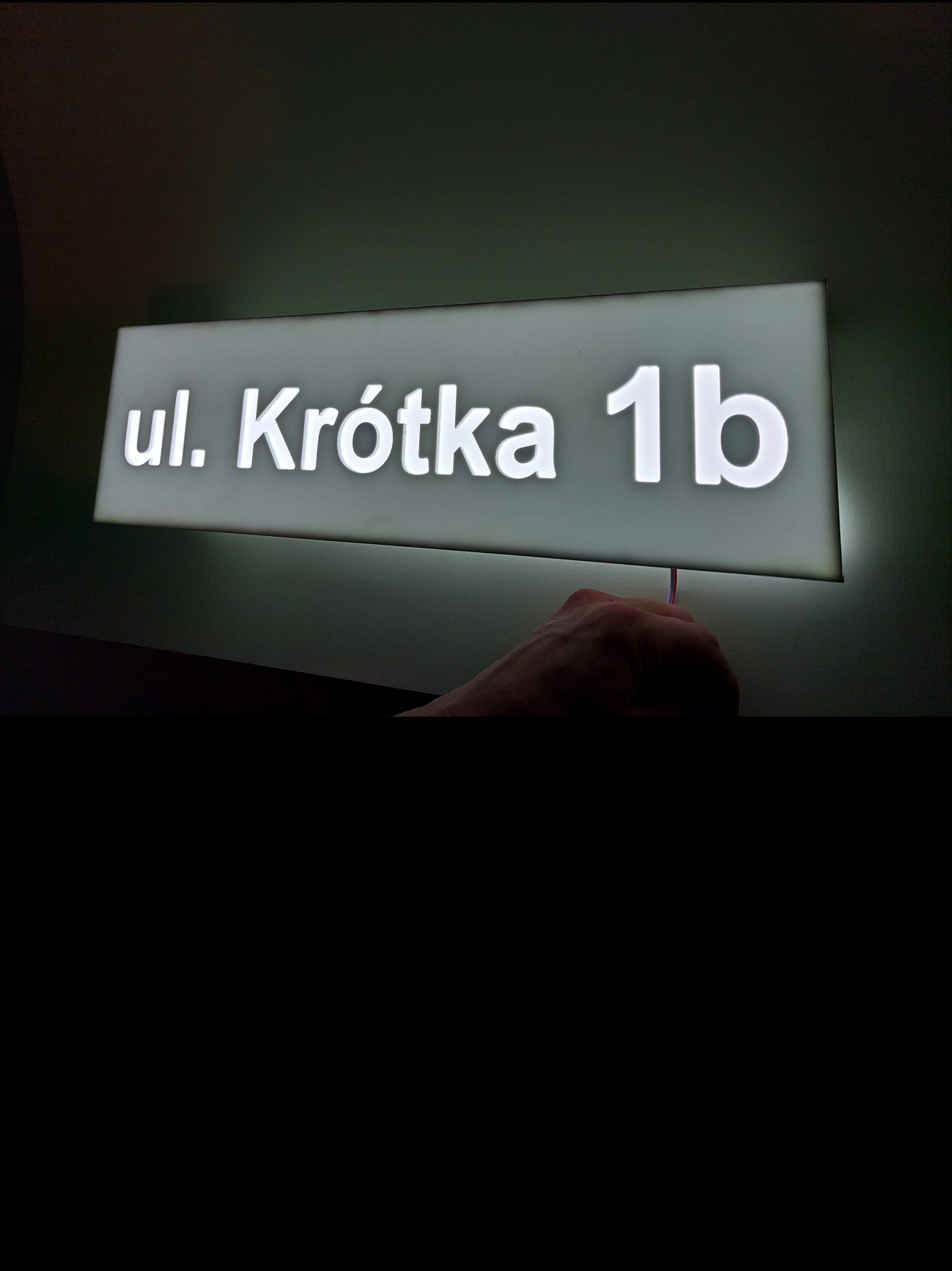 nazwa ulicy , numer domu , podświetlane