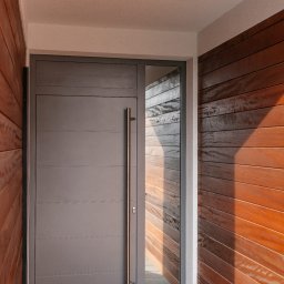 Drzwi zewnętrzne aluminium z doświetlem górnym i bocznym