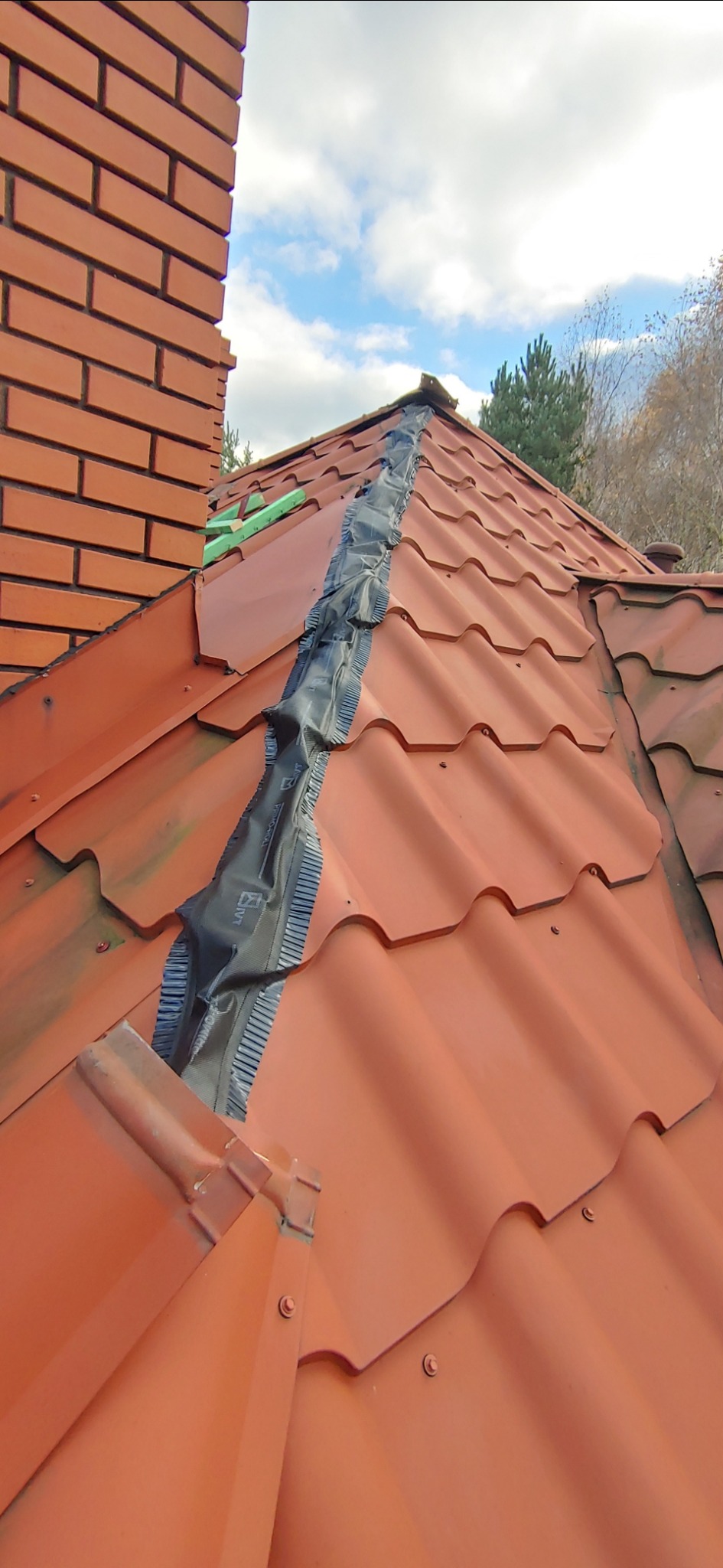 Pogotowie dachowe. Likwidowanie przecieków. W nagłych przypadkach terminy natychmiastowe