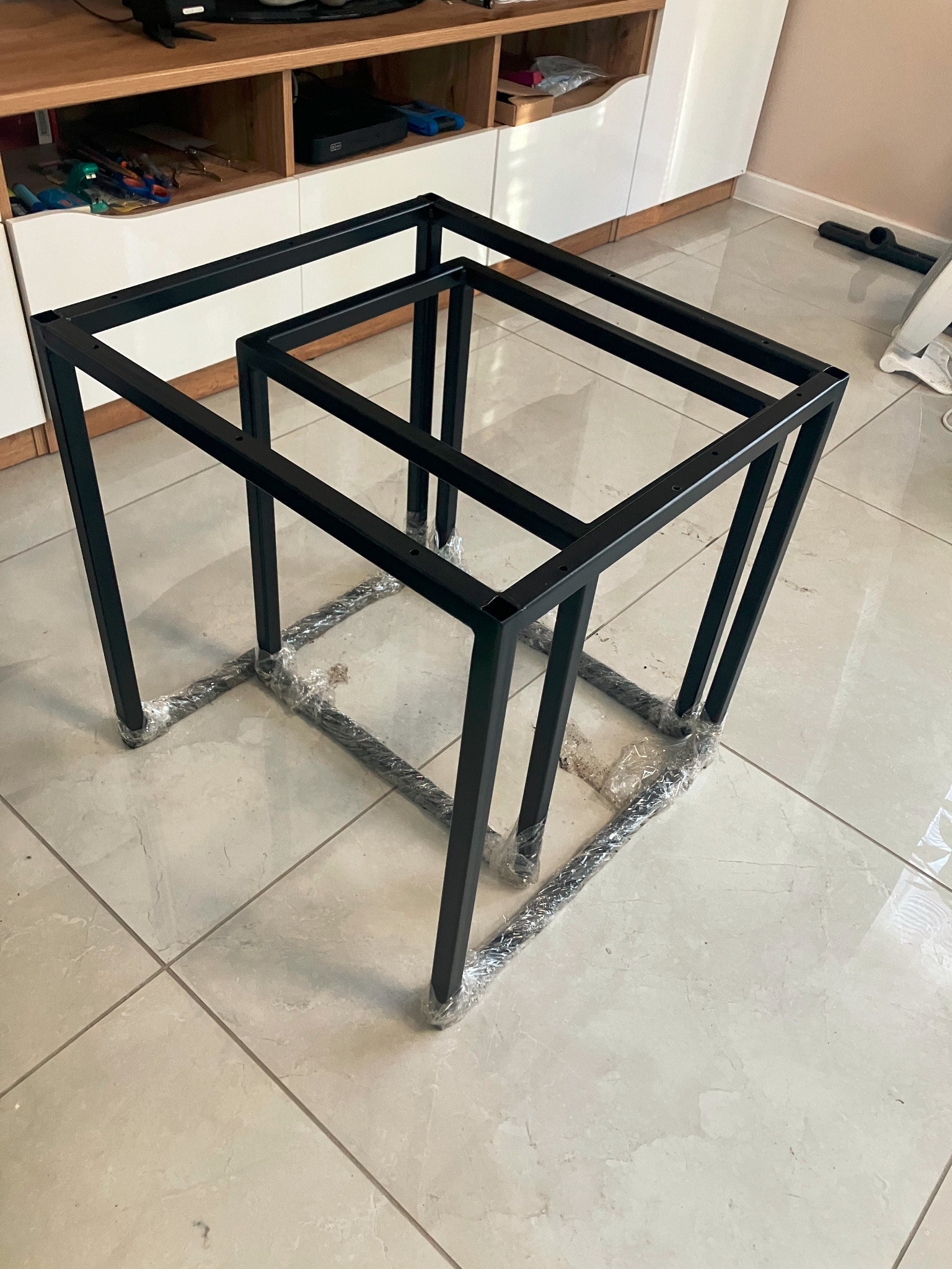 przerobienie starego stolika na stolik typu 2w1