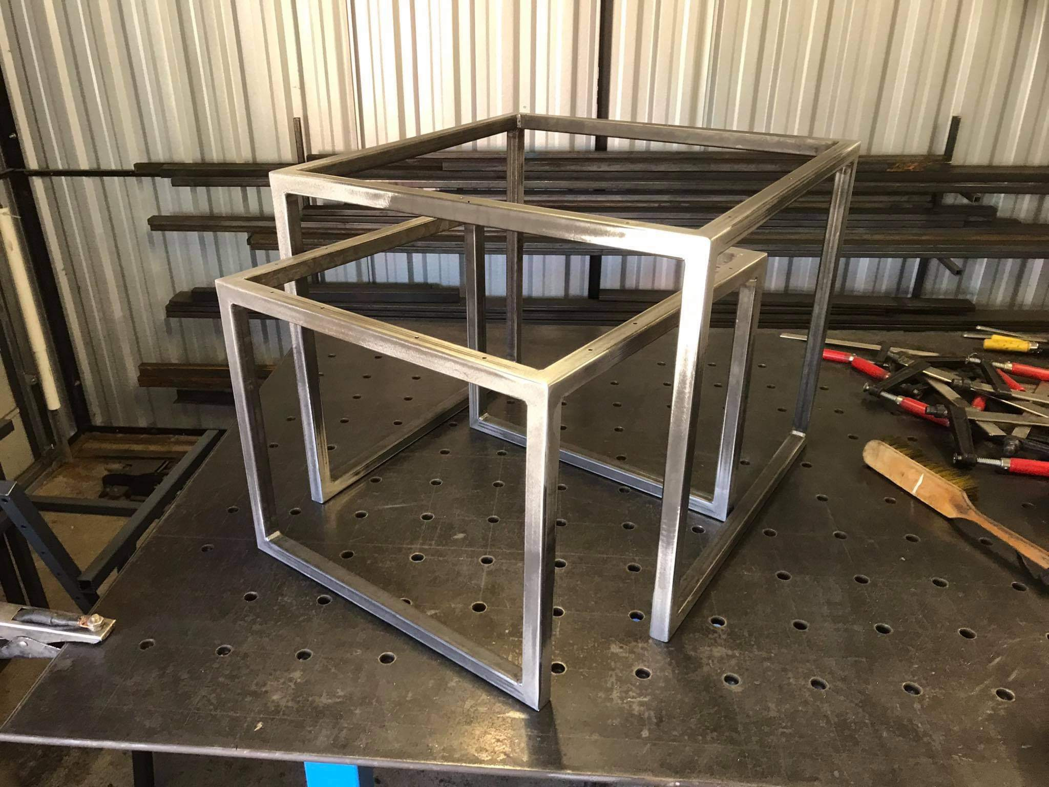 Zestaw stolików 2w1