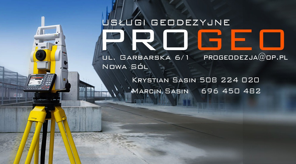 Profesjonalny teodolit elektroniczny na żółtym statywie, prezentowany na tle nowoczesnego stadionu i danych kontaktowych firmy geodezyjnej PROGEO z Nowej Soli.