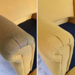 Ż&oacute;łty fotel tapicerowany: ramię fotela po lewej stronie jest wyraźnie brudne, po prawej - po czyszczeniu, widoczne r&oacute;żnice w odcieniu i fakturze materiału.