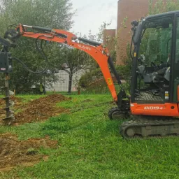 Odwierty świdrem 300mm pod fotowoltaikę.