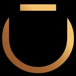 Złote logo w kształcie podkowy z poziomą belką na górze, na czarnym tle.