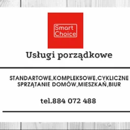Karta informacyjna firmy Smart Choice oferującej usługi porządkowe: standardowe, kompleksowe i cykliczne sprzątanie domów, mieszkań i biur, z numerem telefonu 884 072 488, na tle jasnego drewna.