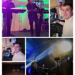 Występ zespołu na scenie, oświetlenie sceniczne, klawiszowcy grają na instrumentach, dekoracja LOVE z podświetlanych liter.