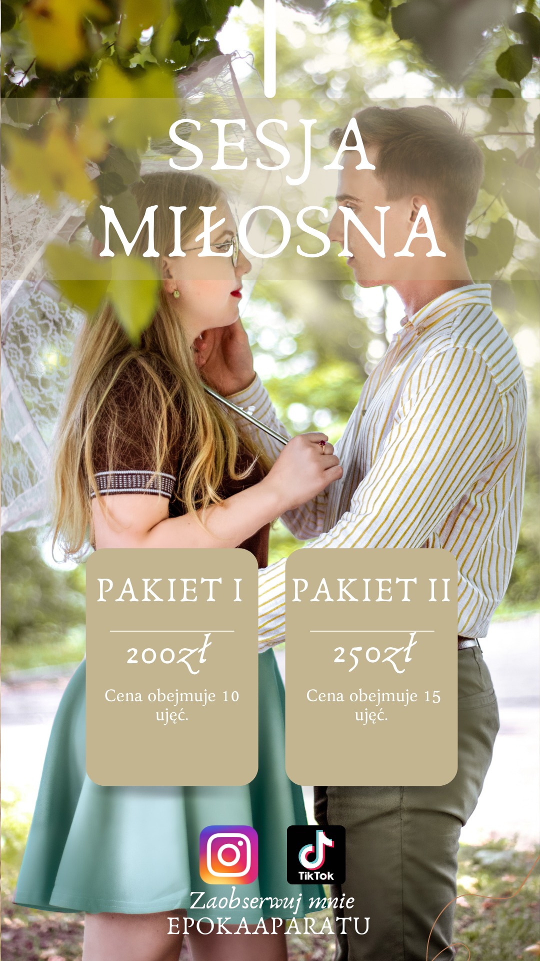 Promocja sesji zdjęciowej dla par: zbliżenie na młodą parę patrzącą na siebie w plenerze, widoczne cenniki pakietów oraz logo Instagrama i TikToka fotografa.