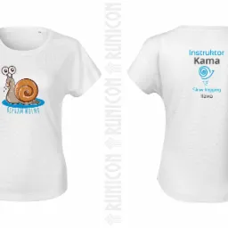 Dwa białe T-shirty damskie: z przodu nadruk ślimaka z napisem 'Biegam Wolno', z tyłu napis 'Instruktor Kama, Slow Jogging Iława' z logo.