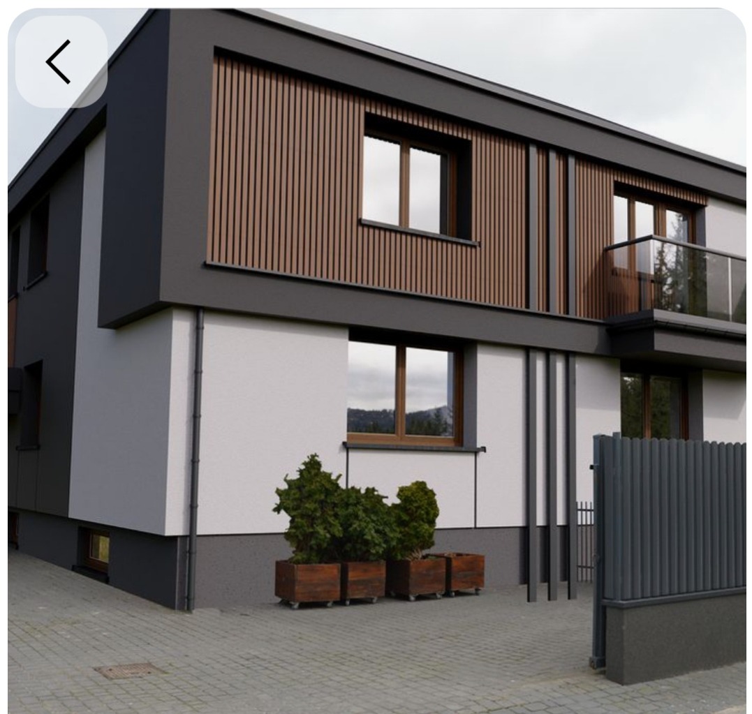 Dwukondygnacyjny dom z drewnianą elewacją i szarymi elementami. Nowoczesny design z balkonem i roślinami w donicach. Widok z zewnątrz na kostkę brukową.