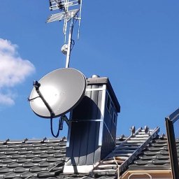 Montaż anten satelitarnych Kraków instalacja anteny satelitarne ustawianie satelity serwis cena naprawa regulacja strojenie firma usługi w Krakowie montażysta instalator serwisant. 
