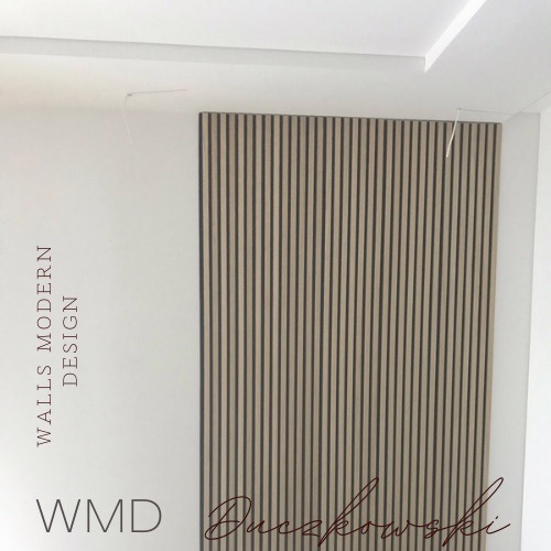 Ściana wykończona panelami lamelowymi w odcieniach beżu i brązu, widoczne logo 'Walls Modern Design' oraz nazwisko 'Duszkowski'.