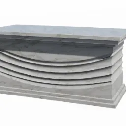 Wizualizacja 3D marmurowej kolumny z dekoracyjnymi, spiralnymi żłobieniami, oświetlonej z góry, na białym tle.