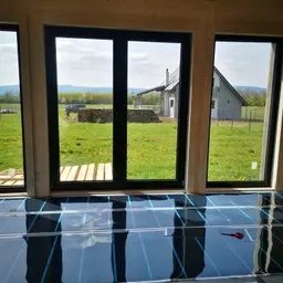 Samurio sp. z o.o. - Dom w Jaworku. Folia i mata grzewcza 71m2, 1 dzień roboczy