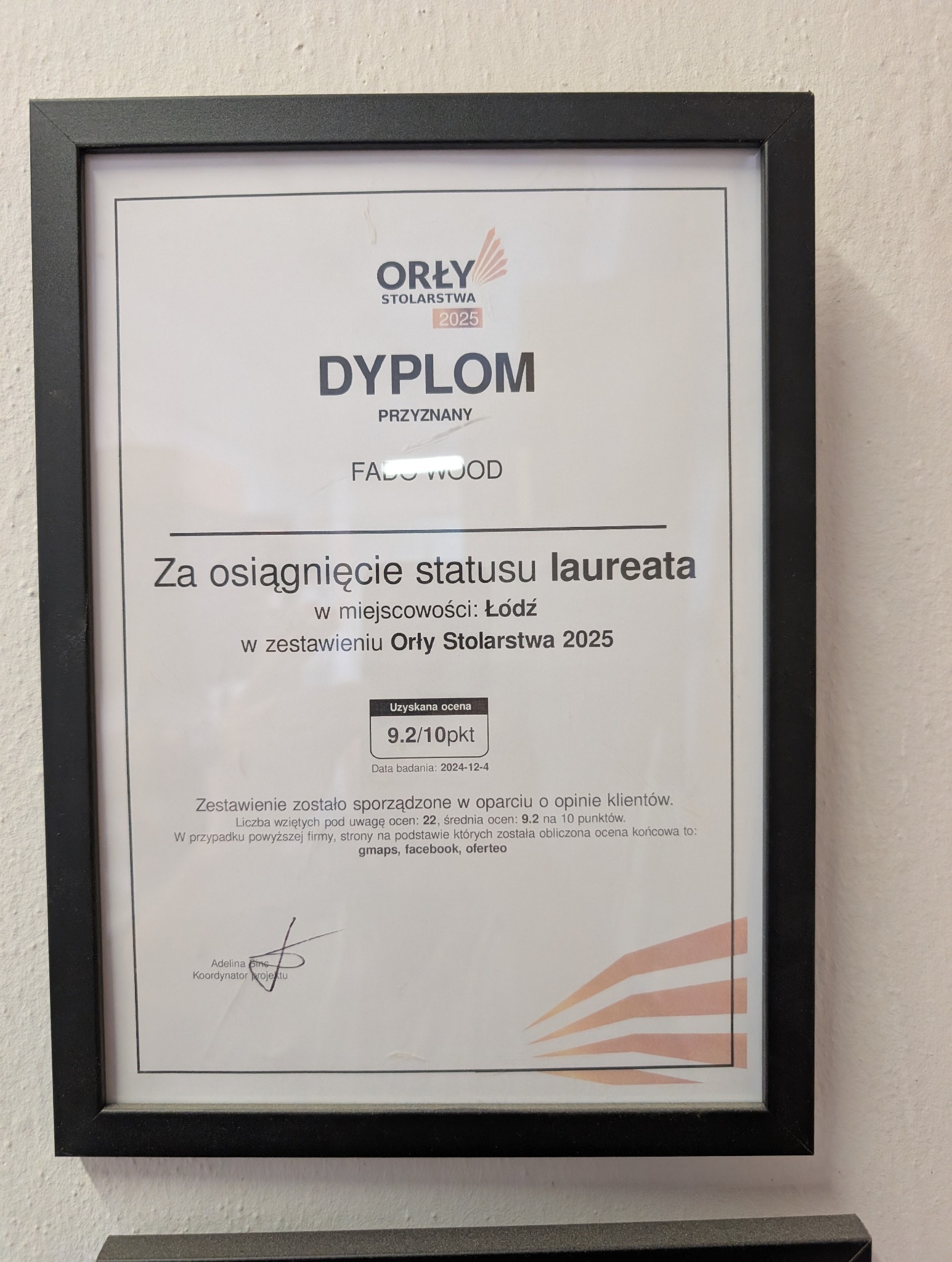 Dyplom 'Orły Stolarstwa 2025' dla Fado Wood z oceną 9.2/10, przyznany za osiągnięcie statusu laureata w Łodzi. Zestawienie oparte o opinie klientów.