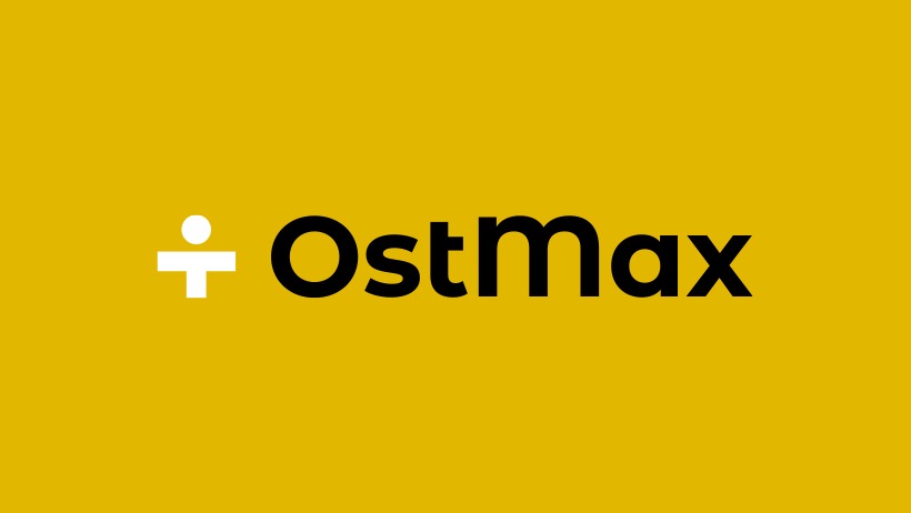 Logo firmy OstMax na jednolitym żółtym tle, z charakterystycznym symbolem po lewej stronie nazwy.