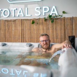 Total Spa to nie tylko miejsce, gdzie dowiesz się wiele o jacuzzi, ale możesz także przetestować jacuzzi ogrodowe przed zakupem.