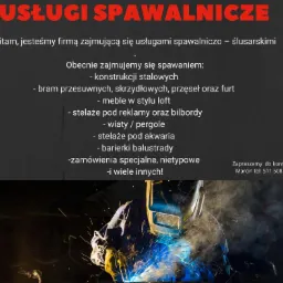 Plakat reklamowy usług spawalniczych i ślusarskich z dynamicznym ujęciem spawacza w masce ochronnej, otoczonego snopem iskier.