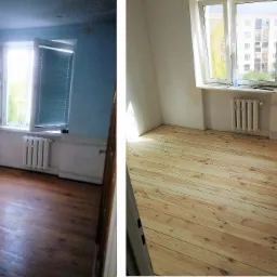 Porównanie pokoju przed i po remoncie: od niebieskich ścian i ciemnej podłogi do świeżo pomalowanych białych ścian i jasnej, odnowionej drewnianej podłogi. Widoczne okno z grzejnikiem.