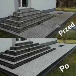 Porównanie stanu kostki brukowej przed i po czyszczeniu: schody wejściowe i chodnik z jasnoszarej kostki, z wyraźną różnicą w czystości i odcieniu, widoczne napisy 'Przed' i 'Po'.