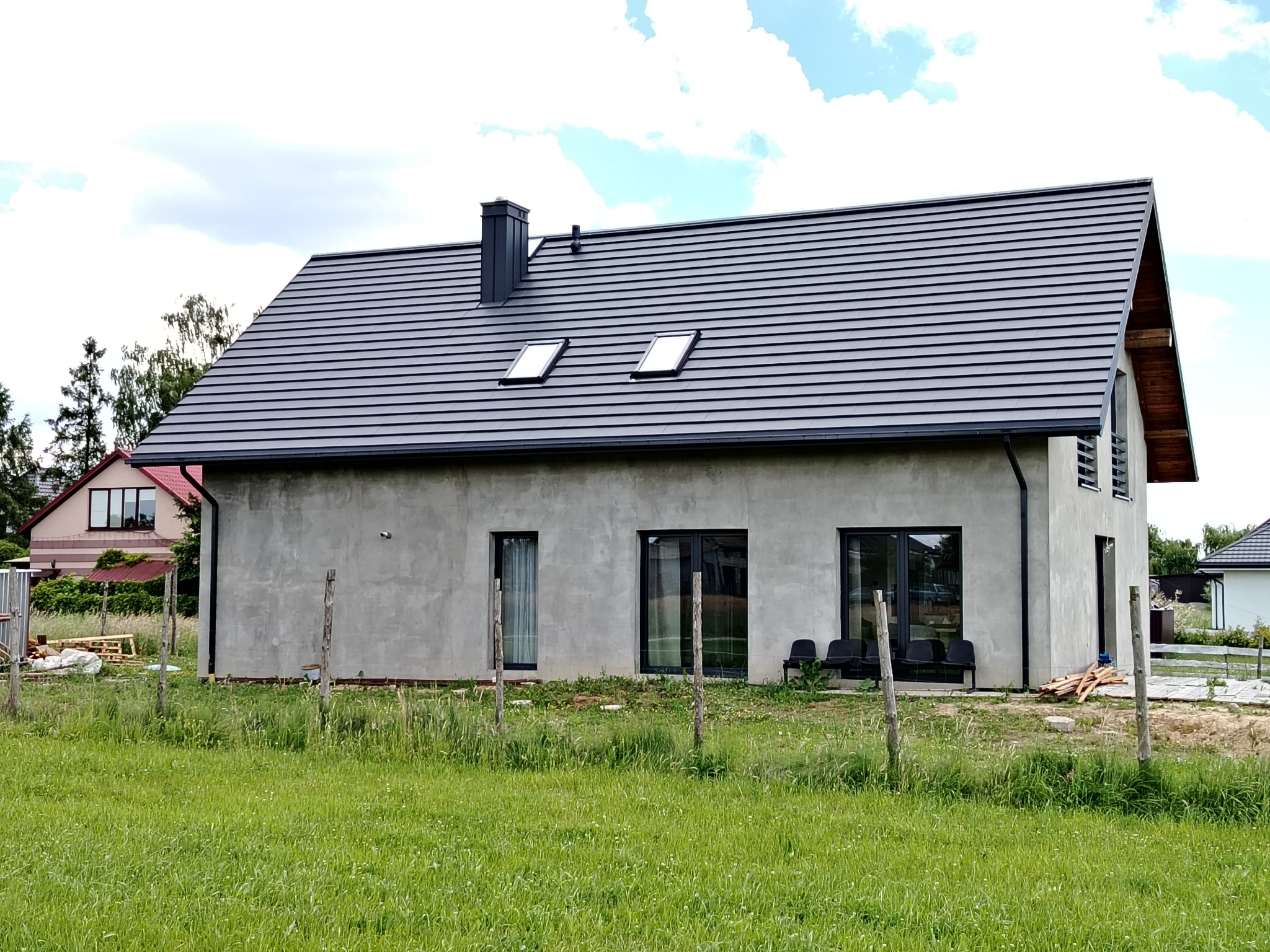 Pruszyński Płaska Plus Purmat, rynny Siba Tech, okna Roto Designo.