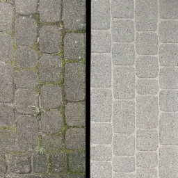 Porównanie stanu kostki brukowej przed i po czyszczeniu: po lewej stronie kostka porośnięta mchem i zabrudzona, po prawej czysta, szara kostka brukowa.