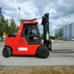 Wózek widłowy o udźwigu 8 ton. Wynajem w Łowiczu.