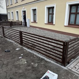 KPE & MP DESIGN SP. Z O.O. - Odgrodzenie frontu budynków, tarasów, furtka spawana, ogrodzenie panelowe.