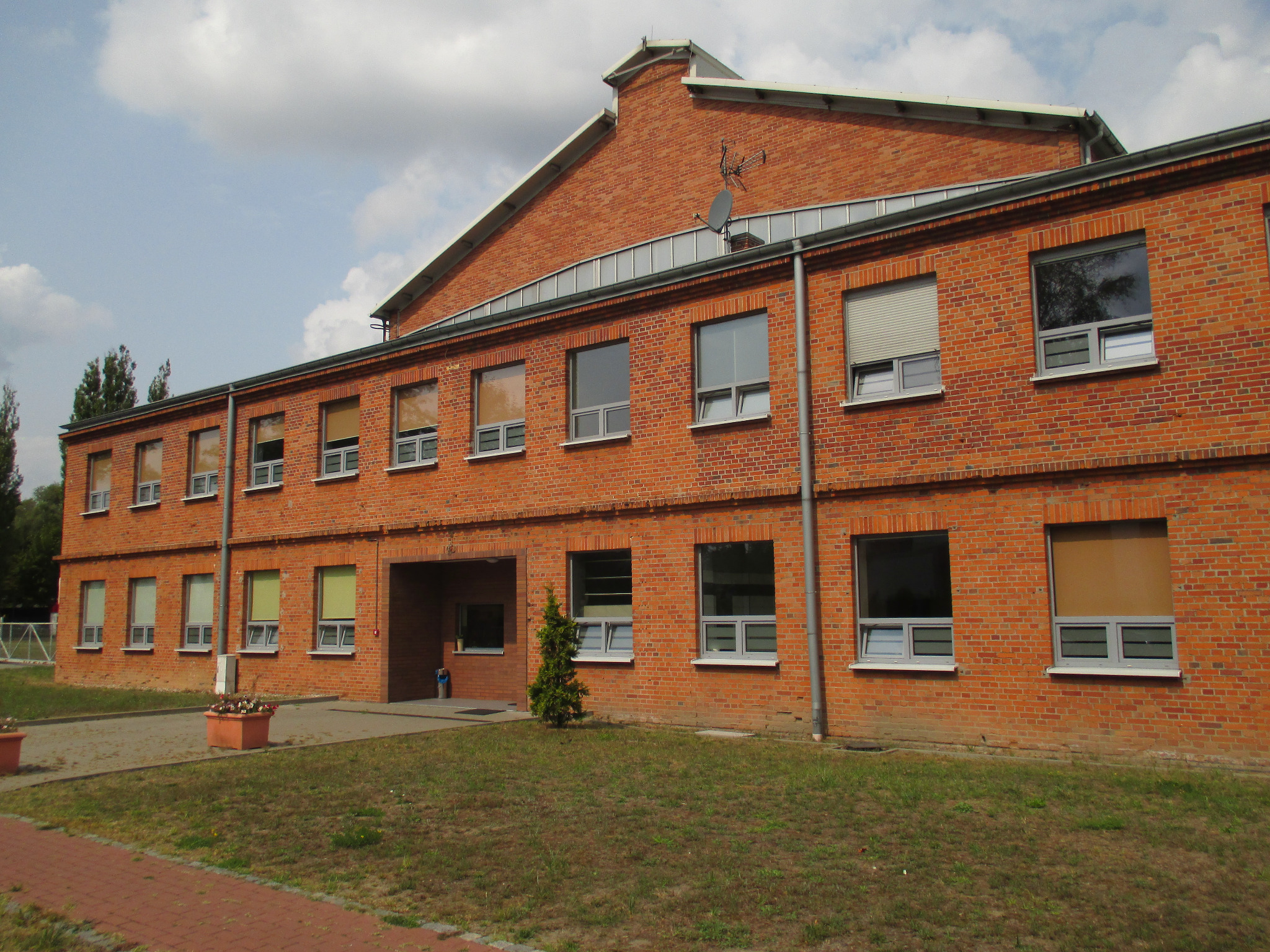 Hala i biura na Biskupicach, Zabrze, sprzedana