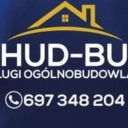 Granatowa koszulka z logo firmy budowlanej CHUD-BUD i numerem telefonu