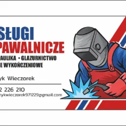 Wizytówka firmy oferującej usługi spawalnicze, hydrauliczne, glazurnicze i wykończeniowe, z ilustracją spawacza w masce i kombinezonie na tle w kolorach biało-czerwono-niebieskich.