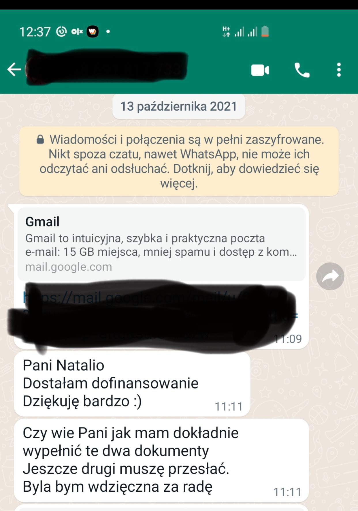 Zrzut ekranu z komunikatora WhatsApp przedstawiający potwierdzenie otrzymania dofinansowania oraz prośbę o pomoc w wypełnieniu dokumentów.