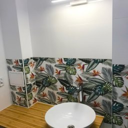 Poza temperaturą barwową ważny jest również współczynnik oddawania barw. Dla uzyskania naturalnych efektów CRI powinien wynosić minimum 80.