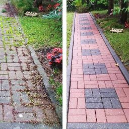 Eden Garden Firma Usługowa Damian Cichopek - Porównanie stanu ścieżki z kostki brukowej przed i po czyszczeniu: po lewej stronie zabrudzona mchem i liśćmi, po prawej czysta, w odcieniach czerwieni i szarości.