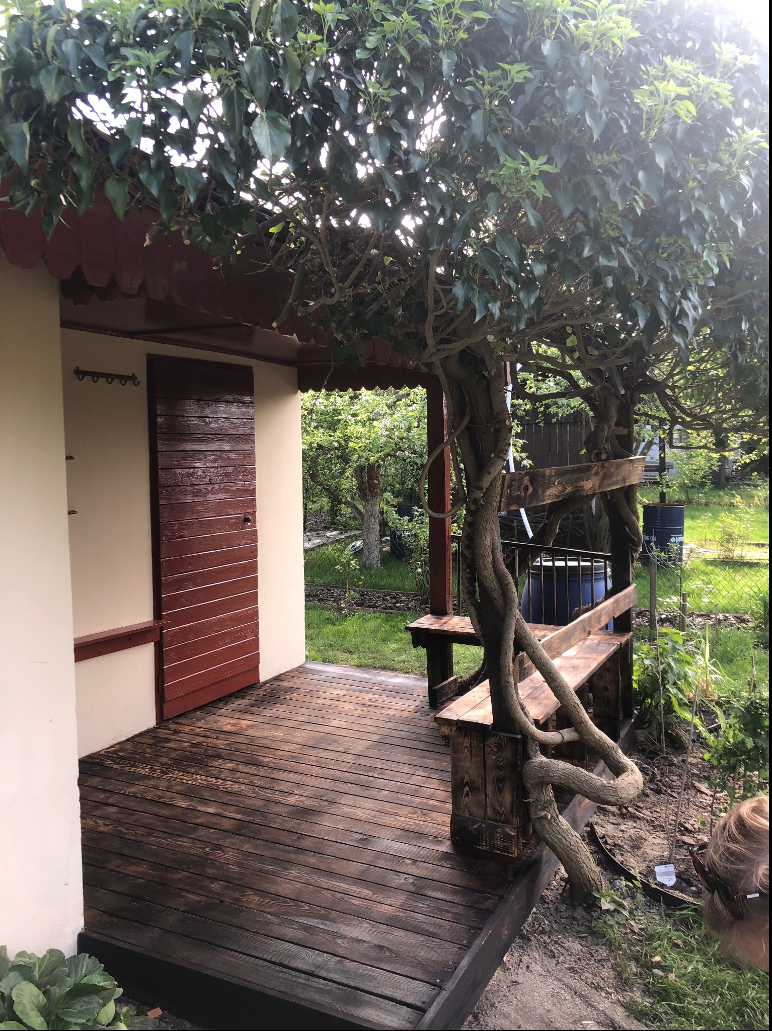 Mini taras z desek opalanych