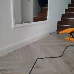 montaż cokołów rdzeniowych