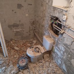 Wyburzenie łazienki przed remontem