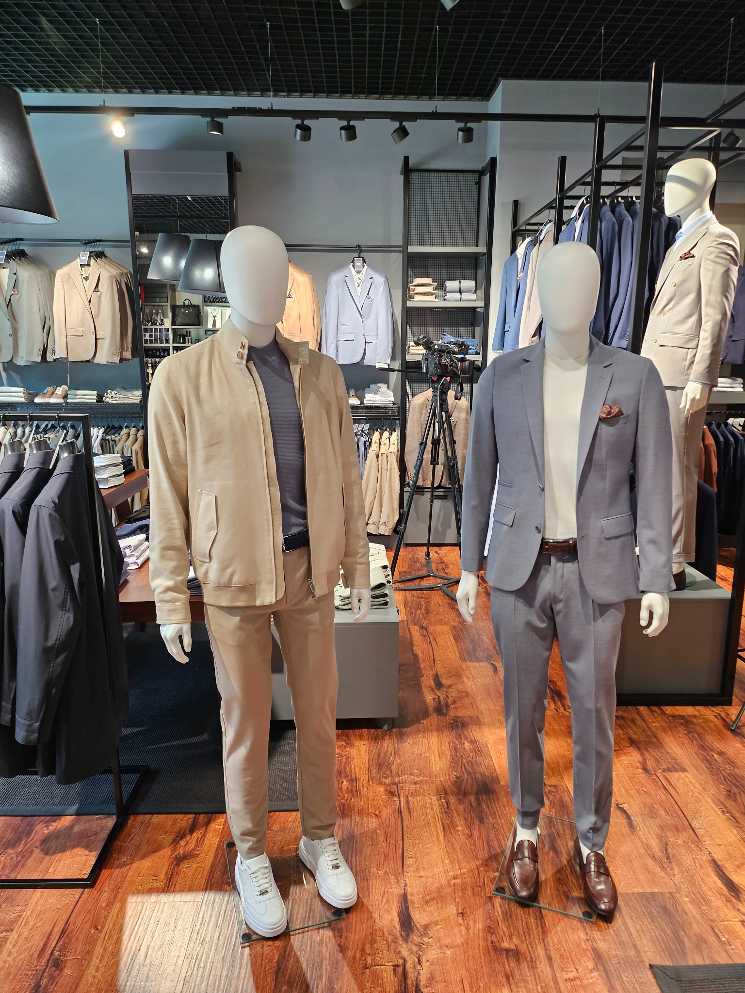 Stylizacje manekinów w salonie Recman Ostrów Wielkopolski