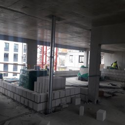 Prace murarskie ściany osłonowe i między lokalowe mury grube osiedle mieszkaniowe Warszawa ul. Budki szczęsliwickie.